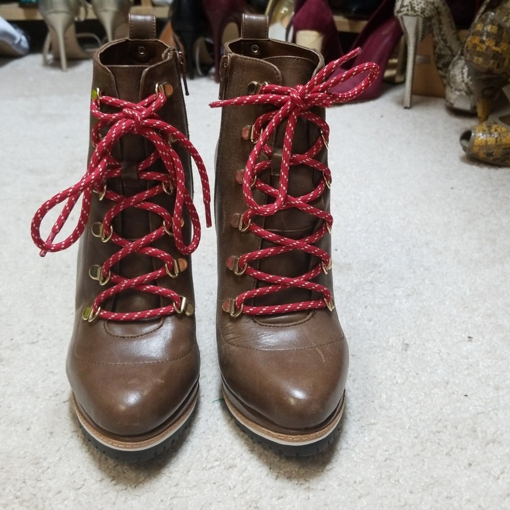 NWOT Gianni Bini lace up boots